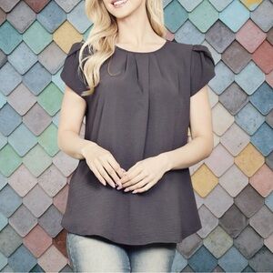 You & Me Women’s Plus 2X Charcoal Gray Tulip Sleeve Pleated Front Crinkle Blouse